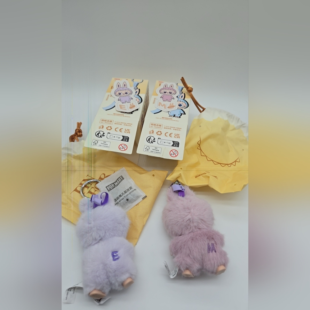 Authentic Labubu pin for love, letter D - Picture 12 of 16